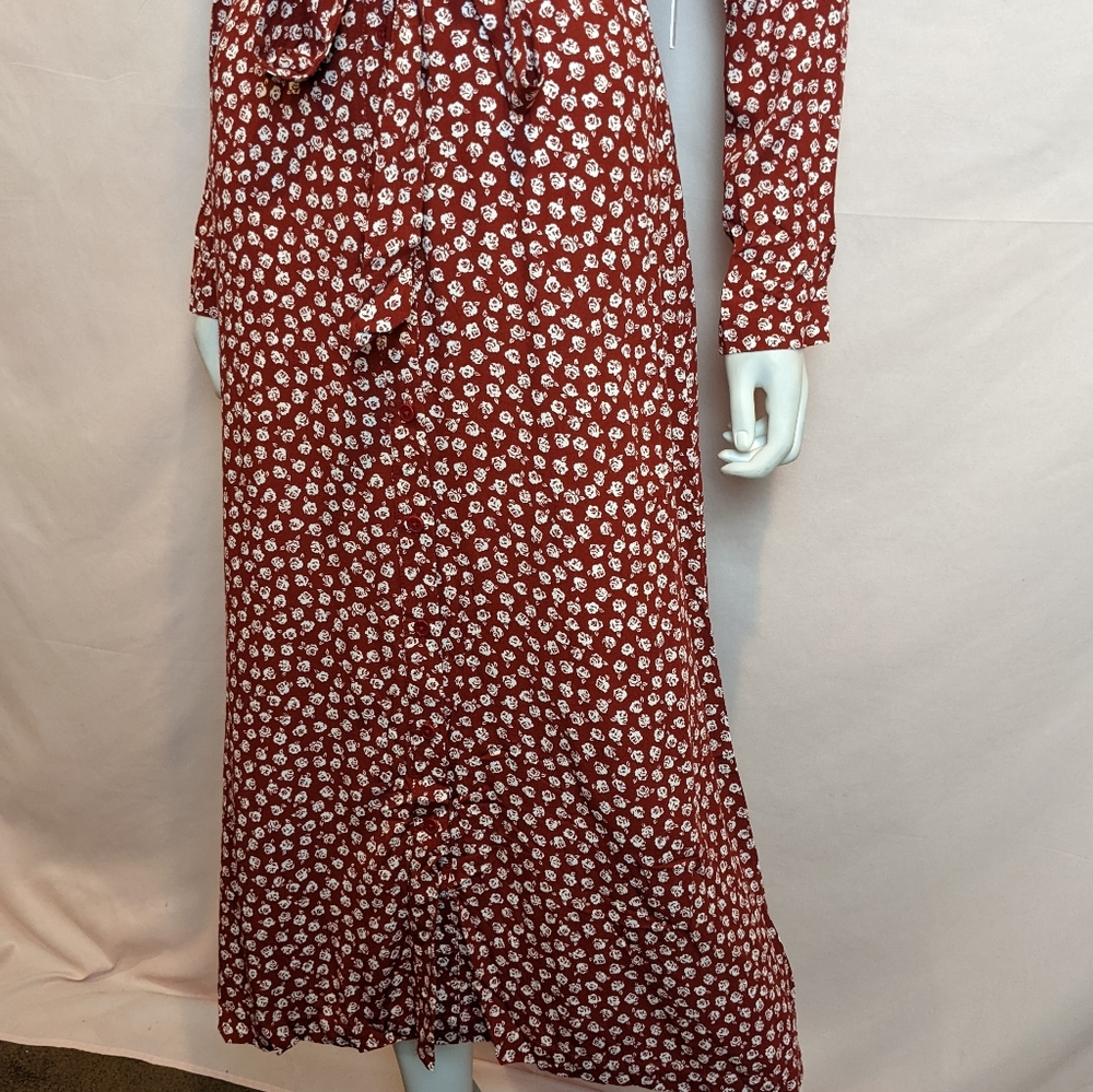 Reformation Brighton Shirt Dress in Red and White Rose Floral Print - Picture 3 of 9